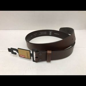NEW. Levi’s Leather Belt. Size 34/36